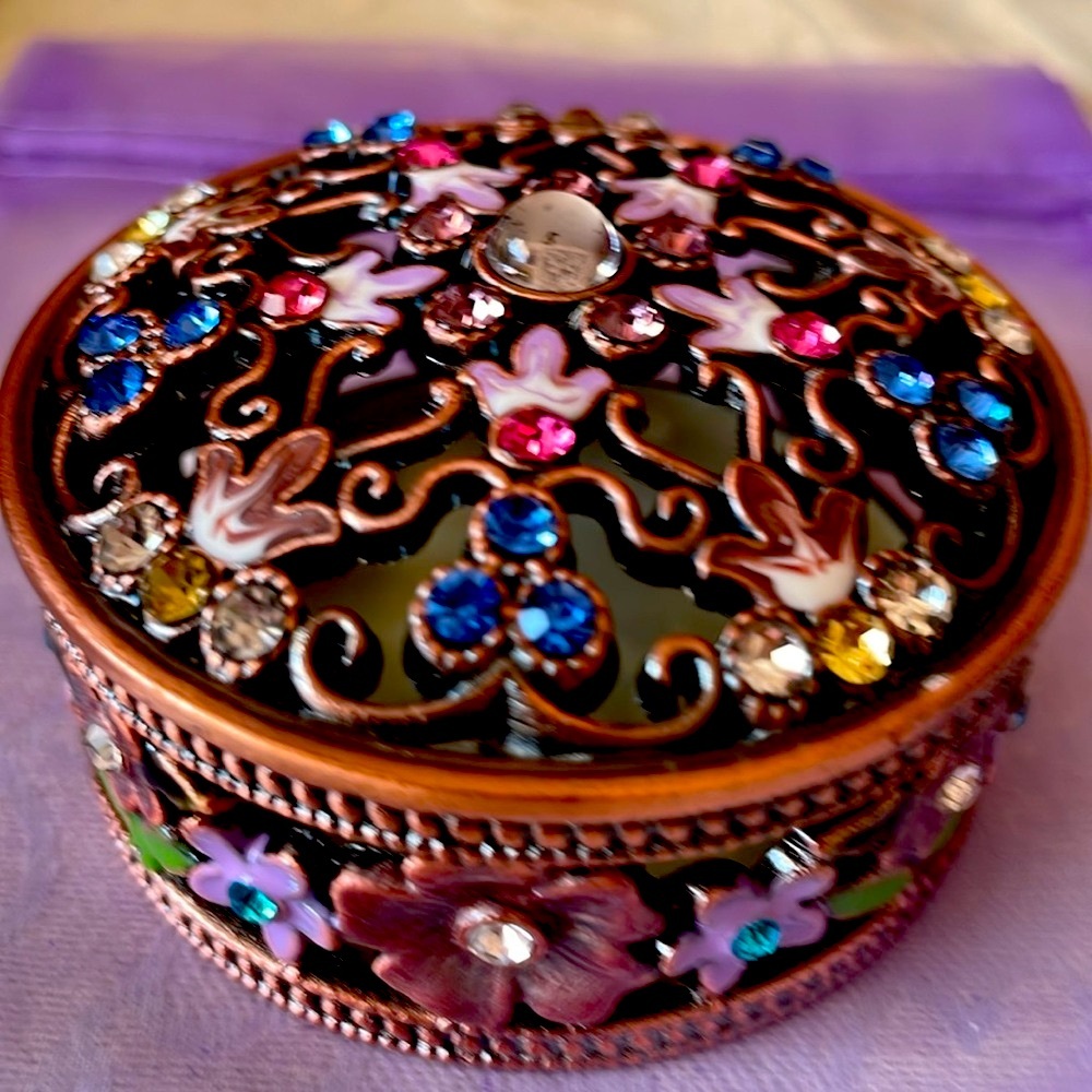 🆕 petite circular copper plated pink/ purple / floral rhinestone jewelry box.